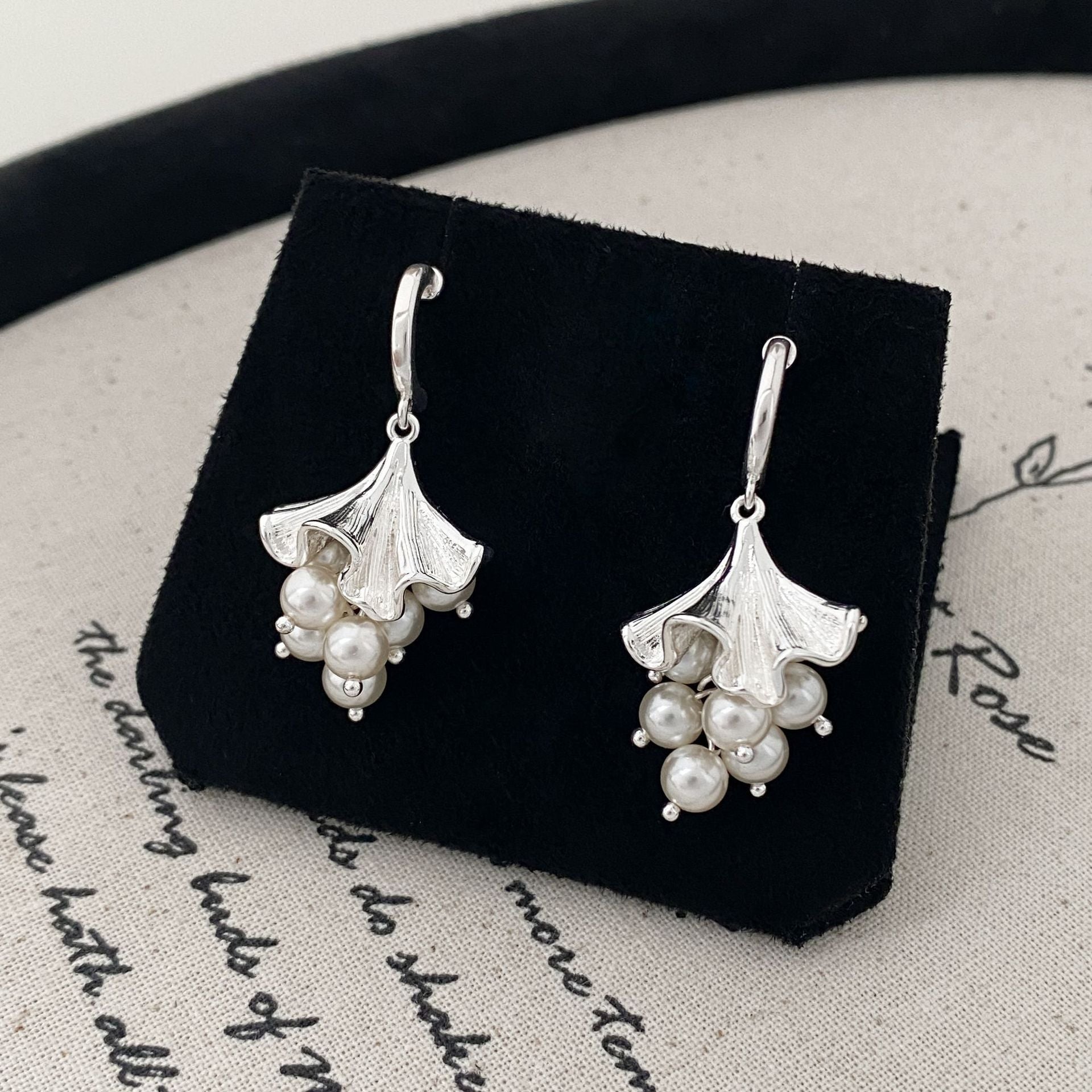 Pearl String Pendant Small Flower Clip-on Earrings eprolo