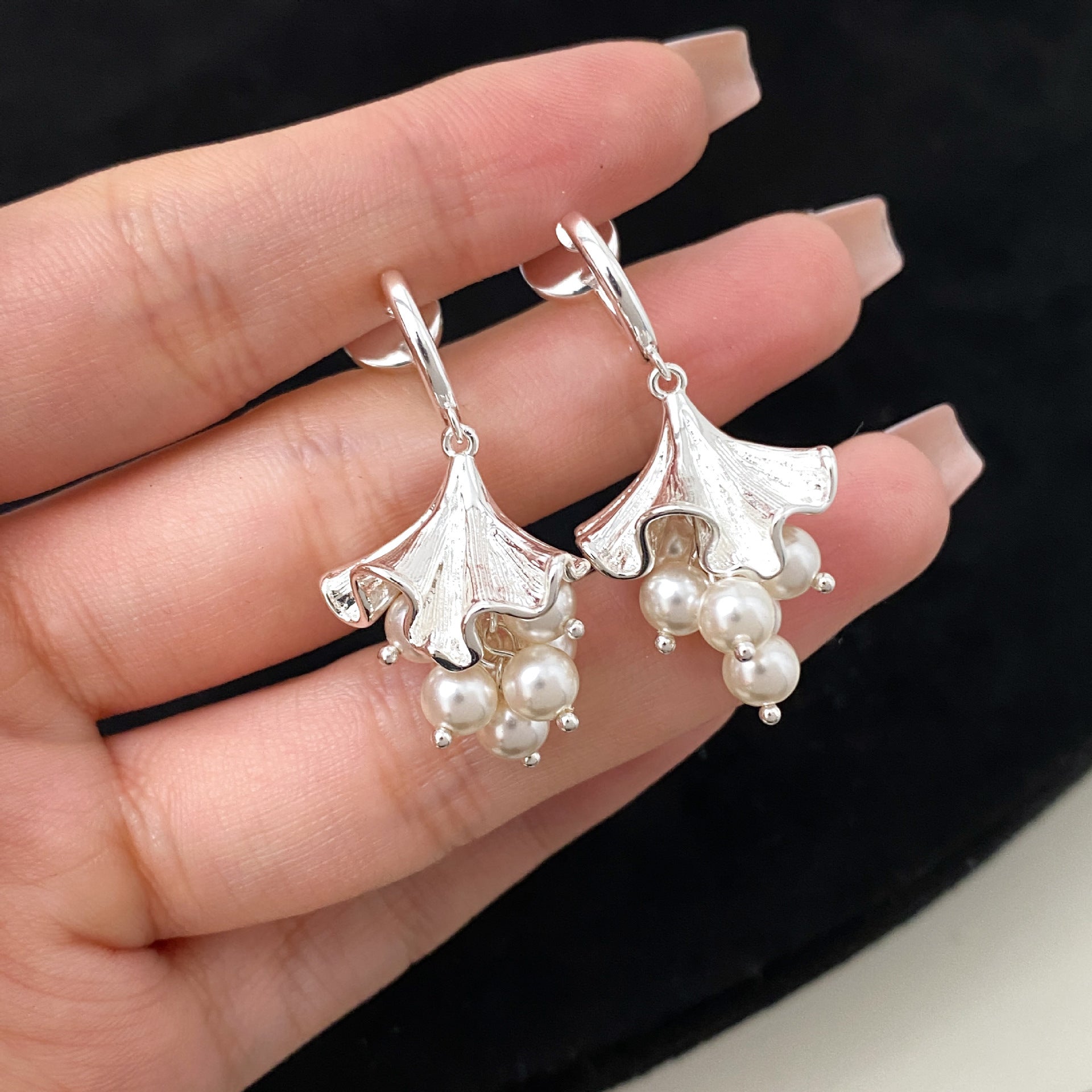 Pearl String Pendant Small Flower Clip-on Earrings eprolo